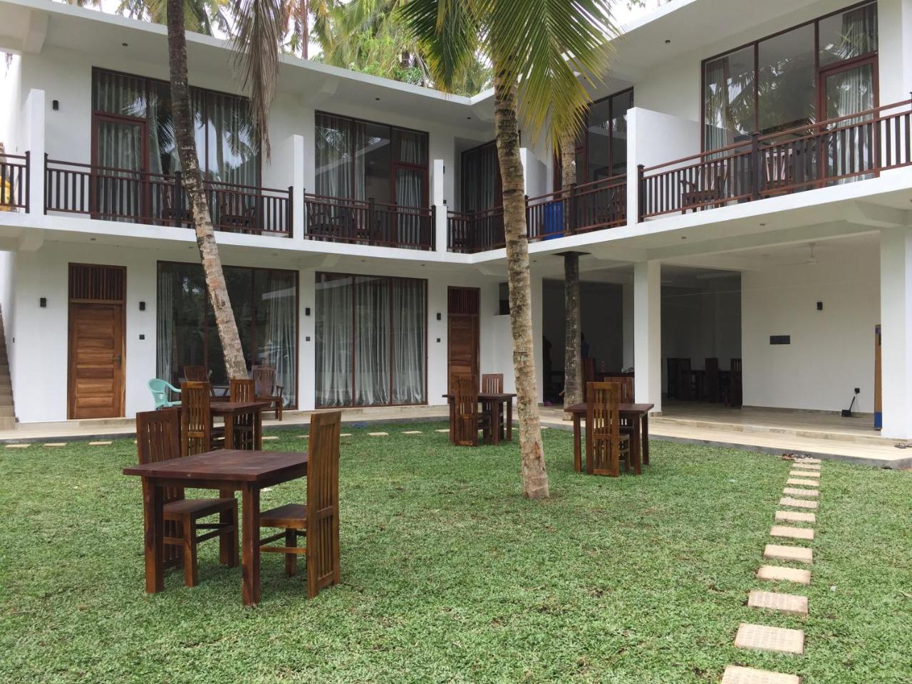 Bay Hiriketiya Hotel Dikwella Kültér fotó