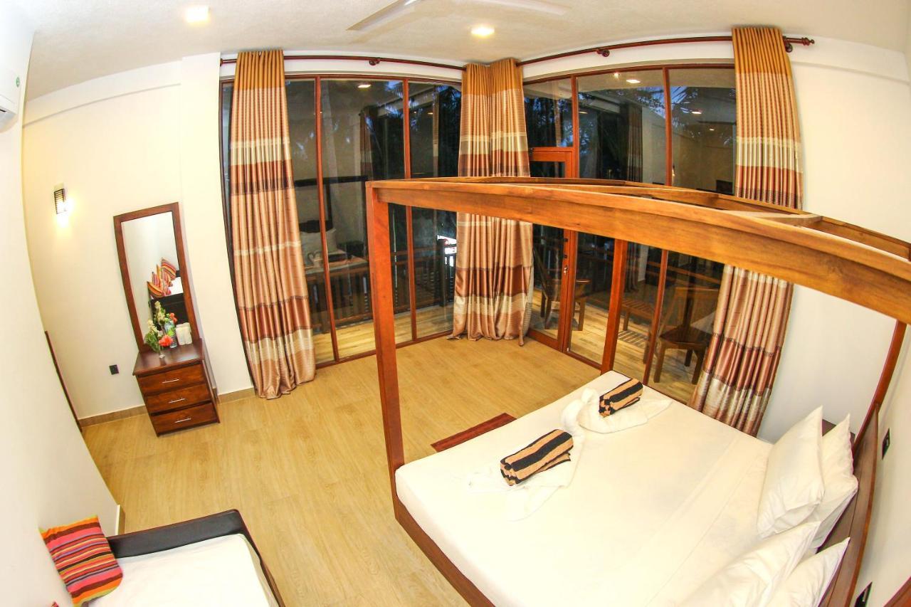 Bay Hiriketiya Hotel Dikwella Kültér fotó